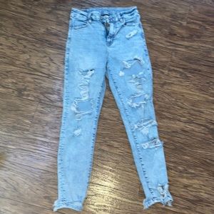 american eagle jeans skinny extremely ripped. size 4